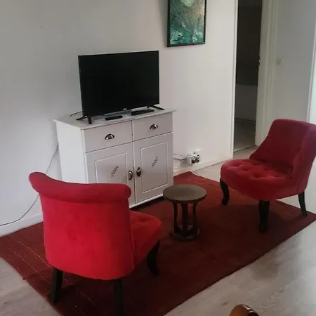 公寓 Getaway For Two Cosy With Balcony