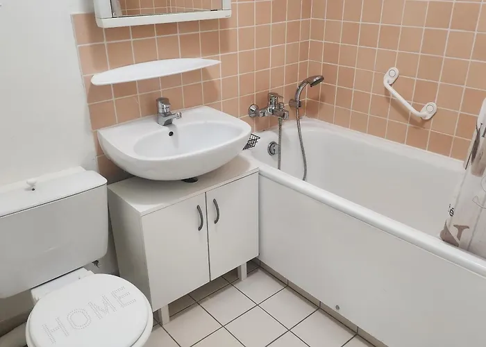 公寓 Getaway For Two Cosy With Balcony *