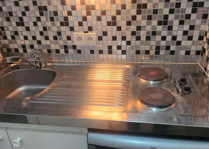 Getaway For Two Cosy With Balcony 滨海图维列